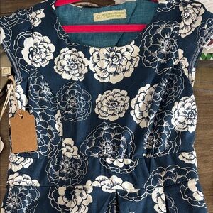 Collective Concepts Navy and Cream Floral cap sleeves dress. Cutout on back